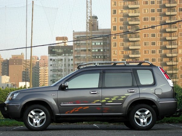 SUM冠威中古車☆豪華休旅車NISSAN/ 日產04年X-TRAIL 2.0☆