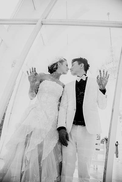 2018年最流行婚紗風格！超美韓風攝影搶先了解個性婚紗照片成為了拍攝主流當英國的優雅結合韓風的唯美，就是今年最新流行的婚紗風格。莎士比亞婚紗