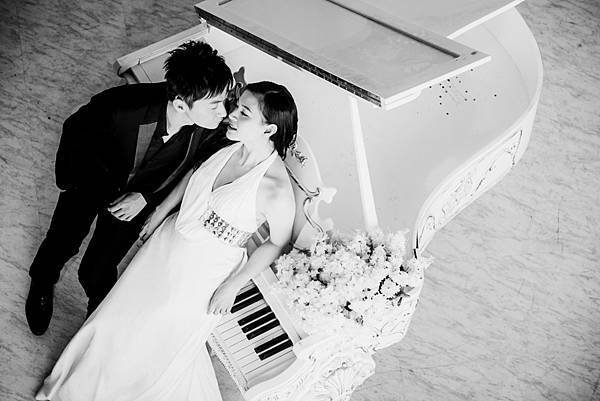 2018年最流行婚紗風格！超美韓風攝影搶先了解個性婚紗照片成為了拍攝主流當英國的優雅結合韓風的唯美，就是今年最新流行的婚紗風格。莎士比亞婚紗