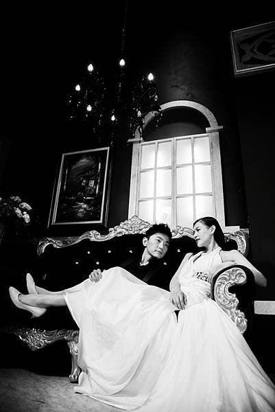 2018年最流行婚紗風格！超美韓風攝影搶先了解個性婚紗照片成為了拍攝主流當英國的優雅結合韓風的唯美，就是今年最新流行的婚紗風格。莎士比亞婚紗