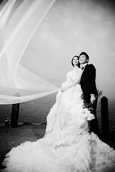 2018年最流行婚紗風格！超美韓風攝影搶先了解個性婚紗照片成為了拍攝主流當英國的優雅結合韓風的唯美，就是今年最新流行的婚紗風格。莎士比亞婚紗