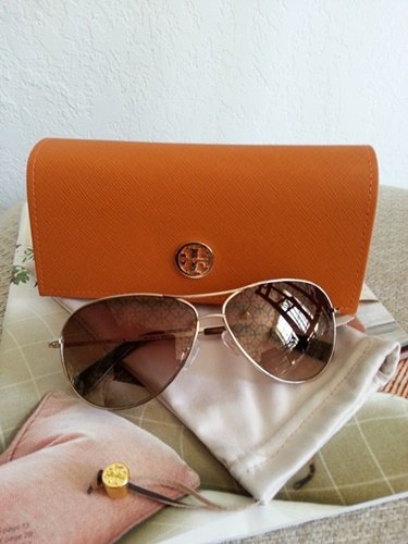 TORY BURCH 質感滿分特殊logo壓印金屬框飾邊飛行眼鏡d.jpg