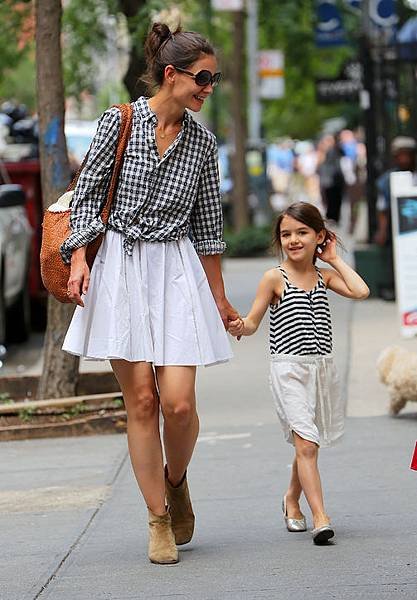 03-katie-holmes-suri-cruise-h724