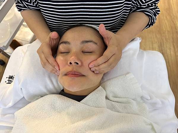 【桃園平價做臉/美容推薦】|臉霸-桃園中華店|縮時保養輕煥膚