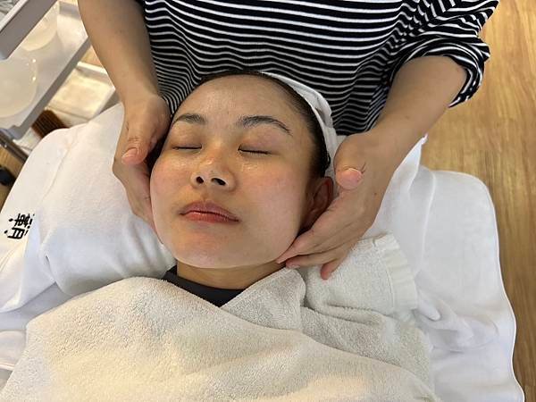 【桃園平價做臉/美容推薦】|臉霸-桃園中華店|縮時保養輕煥膚