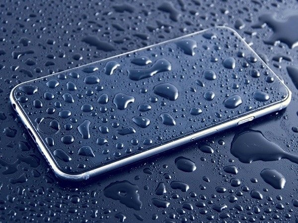 phone-underwater.jpg