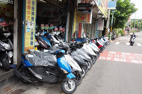 來上佑機車行買車，不論新車還是中古車，你的機車，都可以扣抵$8000元唷。  這項優惠隨時會停止，如果網友看到這篇文章跑去上佑機車行買車，如果過了優惠期，請千萬要見諒，我們無法隨時更新這篇文章