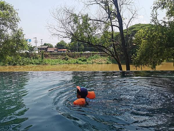[宿] 清邁-Villa San Pee Seua-平河邊超