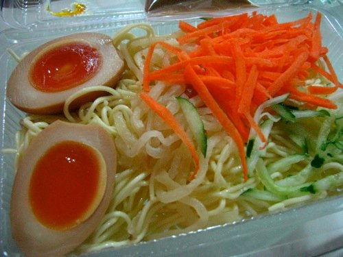 夏日色彩的冷麵