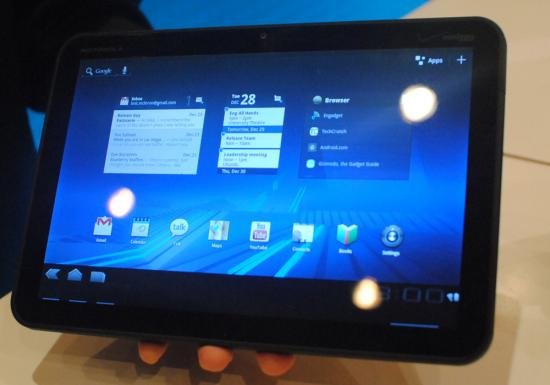 thumb_550_motorola-xoom-9.JPG