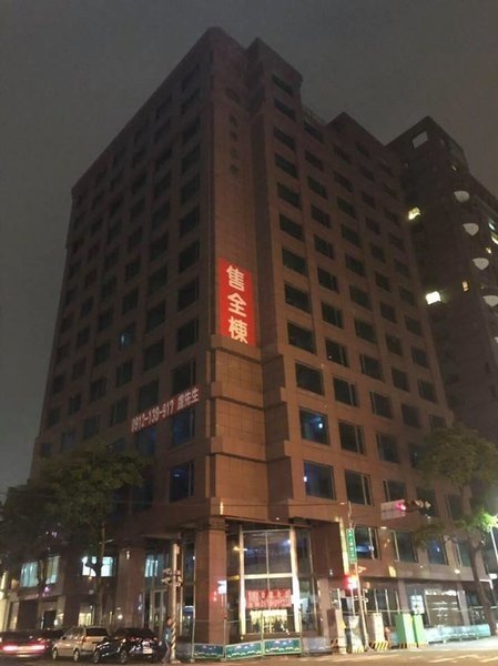 台中精華區觀光旅店整棟求售　房仲：兩點賣不掉.jpg