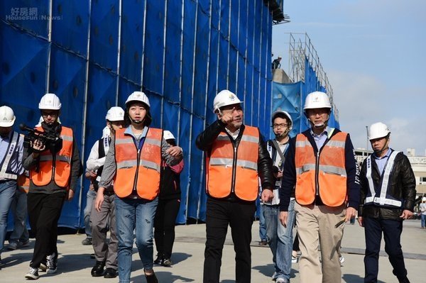 侯友宜巡視央北社會住宅.jpg