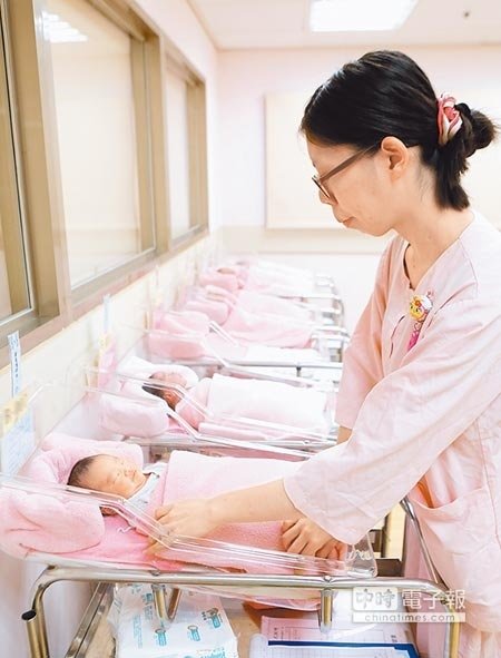 台灣少子化嚴重　全球吊車尾.jpg