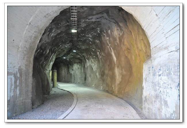 巴陵大橋，水蜜桃粉色橋