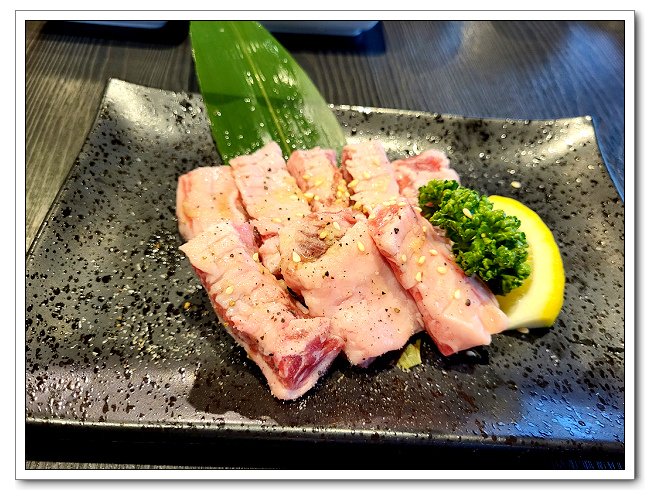 燒肉Yakiniku SHOJO，日式居酒屋氛圍