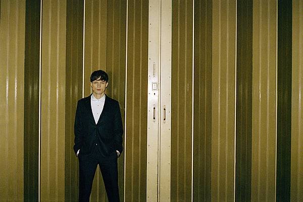 maison-kitsune-fallwinter-2014-lookbook-featuring-kilo-kish-and-tom-burke-14