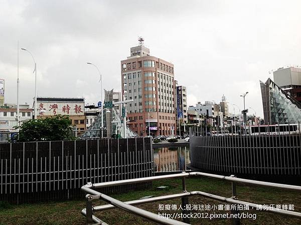 [高雄.旅遊]The Dome of Light in Kaohsiung,Taiwan:高捷美麗島站,光之穹頂,最美捷運站(the most beautiful MRT Station,早午餐,跳蚤市場,民宿,飯店,住宿,咖啡,春捲,地圖,餐廳,寄放行李,置物櫃,美食,景點,交通)002