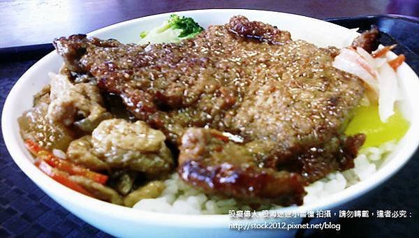 [食記] 嘉義火車站車頭火雞肉飯,35年在地老店火雞肉飯美食 (評價,營業時間,菜單,多少錢,電話,在那裡,地址,推薦,油蔥酥,排骨飯)9