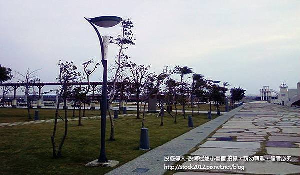 [旅遊] 嘉義東石漁人碼頭美食餐廳推薦: 陽光,白沙,新鮮海產海鮮,暑假寒假活動(食記,景點,民宿,怎麼去,海之夏季,蚵仔煎,外傘頂洲,交通,地址,電話,鯨魚池,看日落,上好吃,停車場)5