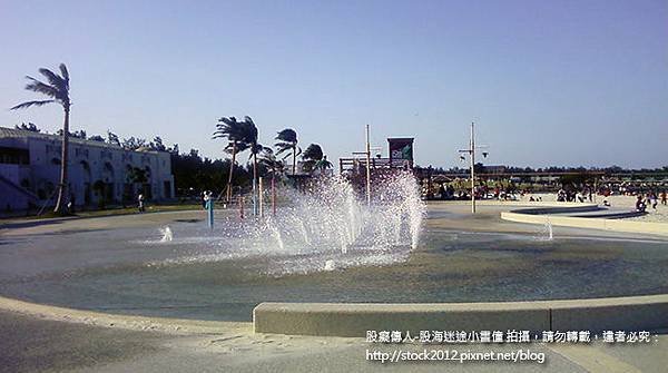 [旅遊] 嘉義東石漁人碼頭美食餐廳推薦: 陽光,白沙,新鮮海產海鮮,暑假寒假活動(食記,景點,民宿,怎麼去,海之夏季,蚵仔煎,外傘頂洲,交通,地址,電話,鯨魚池,看日落,上好吃,停車場)11