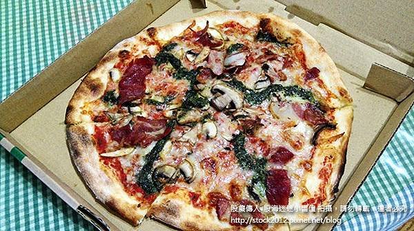 [食記]台北師大夜市瑪莉珍比薩(maryjanepizza)豐富配料變化搭配有咬勁的手工薄餅皮,使用YiYiCard買一送一(比薩推薦,評價,訂位,價位,低消,外帶,菜單,搬家,最愛瑪莉珍,大直,在那裡) (15)