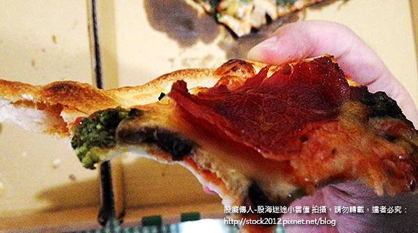 [食記]台北師大夜市瑪莉珍比薩(maryjanepizza)豐富配料變化搭配有咬勁的手工薄餅皮,使用YiYiCard買一送一(比薩推薦,評價,訂位,價位,低消,外帶,菜單,搬家,最愛瑪莉珍,大直,在那裡) (18)