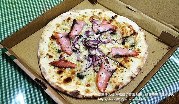 [食記]台北師大夜市瑪莉珍比薩(maryjanepizza)豐富配料變化搭配有咬勁的手工薄餅皮,使用YiYiCard買一送一(比薩推薦,評價,訂位,價位,低消,外帶,菜單,搬家,最愛瑪莉珍,大直,在那裡) (10)