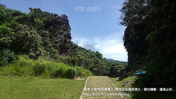 [屏東旅遊]墾丁社頂自然公園步道_珊瑚礁奇景與豐富動植物生態,梅花鹿,賞鷹,凌霄亭,螢火蟲(門票免費,夜間導覽,毛柿林,民宿,墾丁森林國家公園)006_迎風門