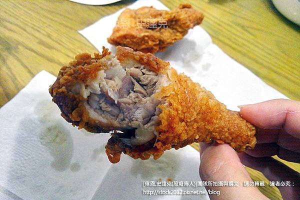 [食記]KFC肯德基金黃薄脆雞試吃體驗優惠_推薦喜歡脆皮不想皮太厚不或不吃辣的朋友(評價,熱量,價格,紙包雞,金黃脆腿條,薄皮嫩雞,咔啦脆雞,黃金薯條).jpg (2)