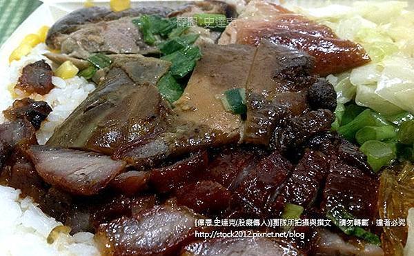 [食記]台北景美興記燒臘必吃大份量排隊名店,推薦招牌脆皮燒肉飯,便宜大碗吃粗飽,許家粿仔湯,豬腳排骨滷雞腿便當(電話,地址,營業時間,三寶飯,平價,必買) (9)