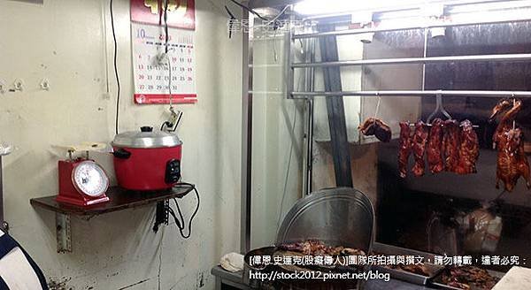 [食記]台北景美興記燒臘必吃大份量排隊名店,推薦招牌脆皮燒肉飯,便宜大碗吃粗飽,許家粿仔湯,豬腳排骨滷雞腿便當(電話,地址,營業時間,三寶飯,平價,必買) (3)