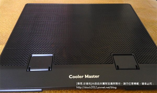 [3C體驗]Cooler Master散熱墊開箱文,推薦Cooler Master Notepal ERGOSTAND LITE 支架式散熱墊試用,,圖文分析(訊凱國際,冷至尊,降溫,教學) (7)