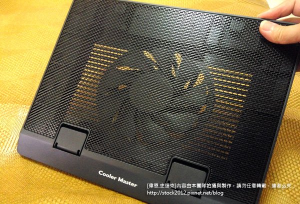 [3C體驗]Cooler Master散熱墊開箱文,推薦Cooler Master Notepal ERGOSTAND LITE 支架式散熱墊試用,,圖文分析(訊凱國際,冷至尊,降溫,教學) (8)