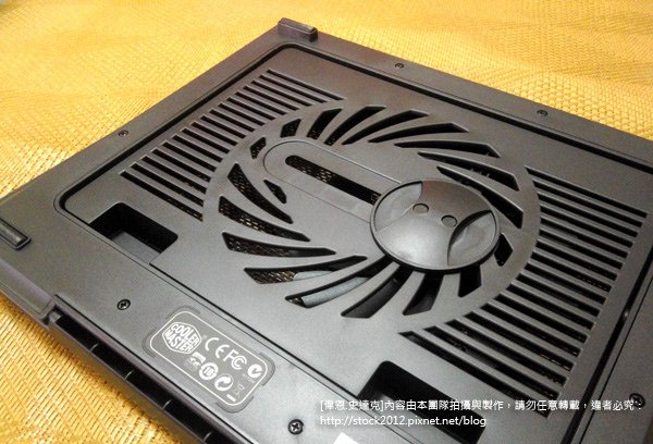 [3C體驗]Cooler Master散熱墊開箱文,推薦Cooler Master Notepal ERGOSTAND LITE 支架式散熱墊試用,,圖文分析(訊凱國際,冷至尊,降溫,教學) (9)