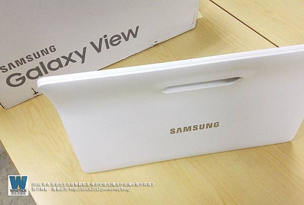 Galaxy View tablet 開箱,體驗 規格18.4吋可攜式平板台灣上市,兼具電腦,電視,App遊戲娛樂_開箱篇 (11)