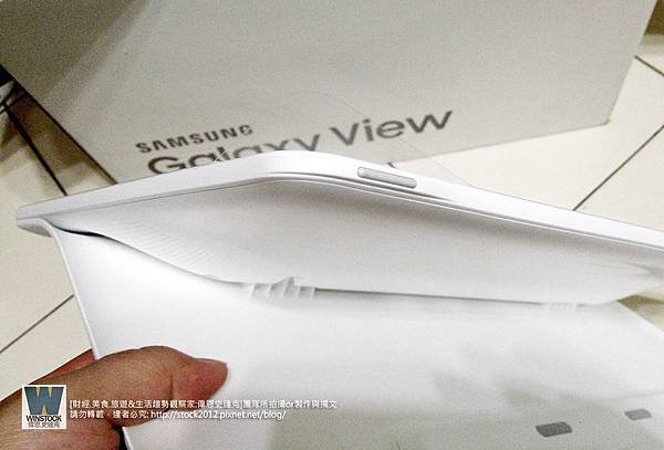 Galaxy View tablet 開箱,體驗 規格18.4吋可攜式平板台灣上市,兼具電腦,電視,App遊戲娛樂_開箱篇 (17)