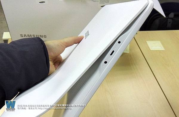 Galaxy View tablet 開箱,體驗 規格18.4吋可攜式平板台灣上市,兼具電腦,電視,App遊戲娛樂_開箱篇 (14)