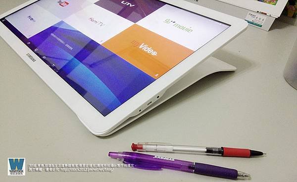 Galaxy View tablet 開箱,體驗 規格18.4吋可攜式平板台灣上市,兼具電腦,電視,App遊戲娛樂_看股票與多工操作 (1)