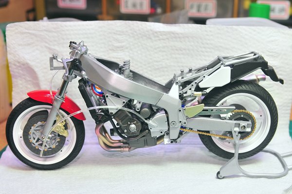 YAMAHA FZR750 168