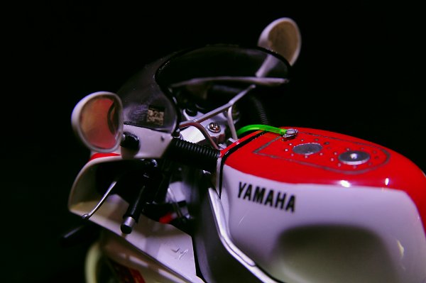 YAMAHA FZR750 196