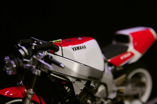 YAMAHA FZR750 202