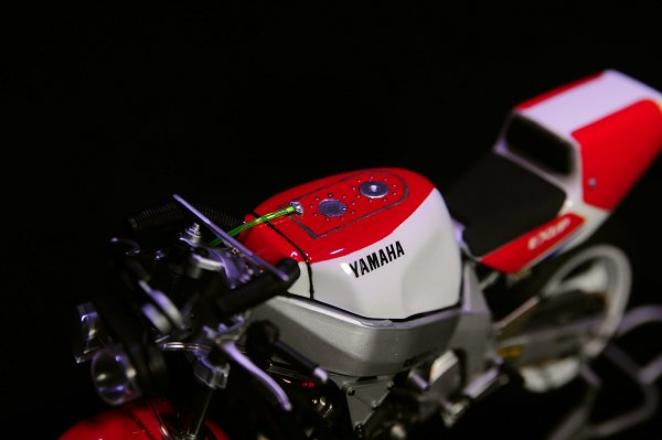 YAMAHA FZR750 203