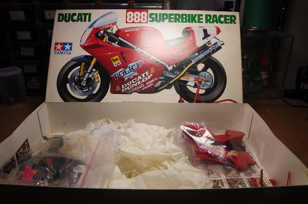 DUCATI_888 001