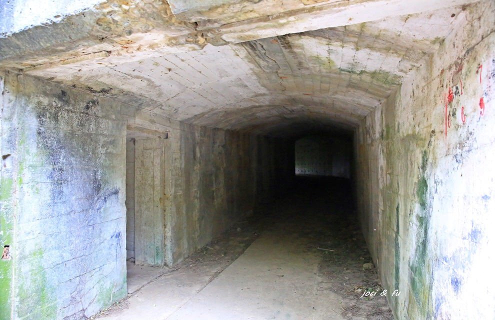 327A2693
