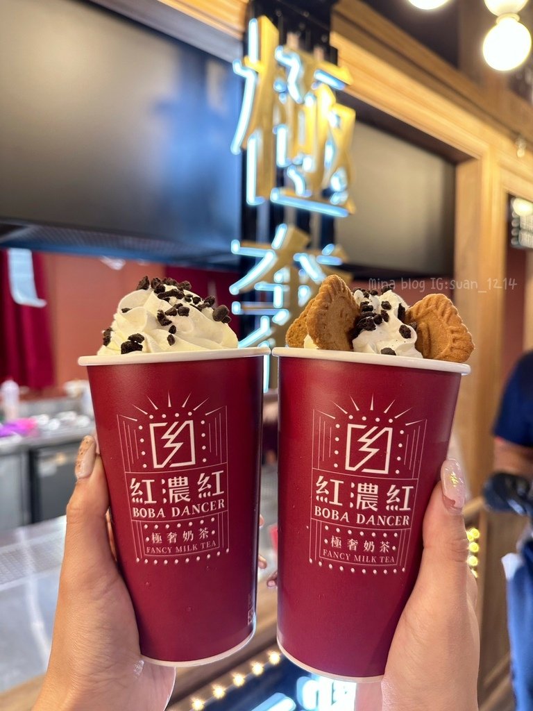 《台中食記》紅濃紅 x 極奢奶茶｜ 全台唯一百老匯劇院飲料店