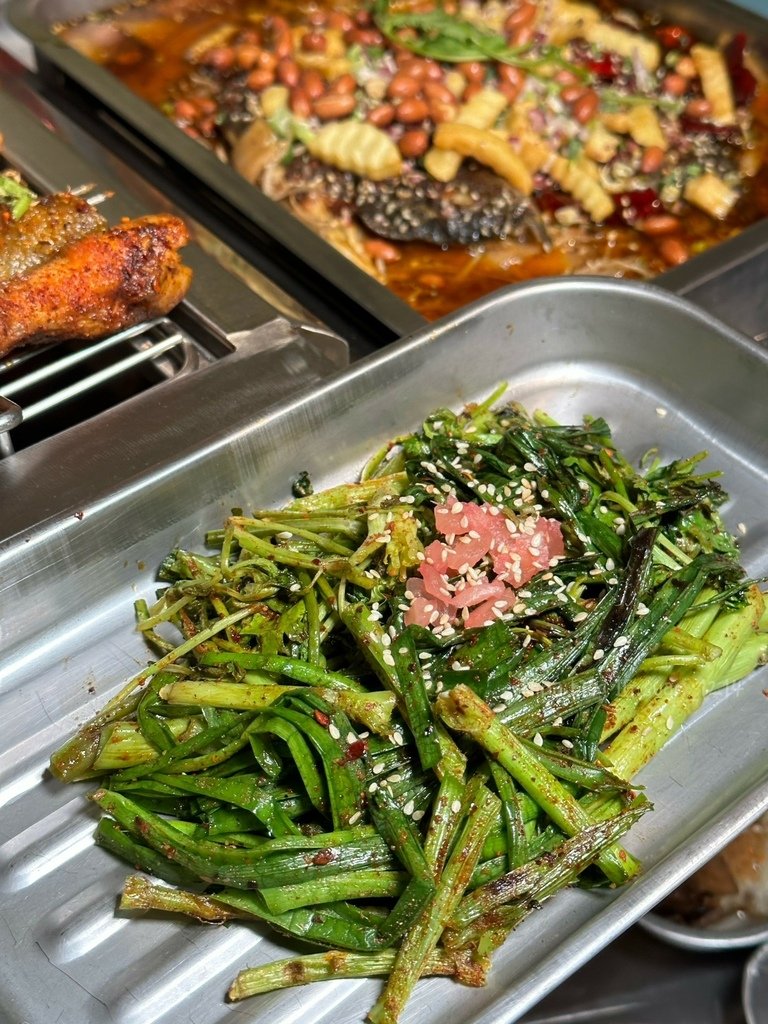 《台北食記》觀音橋燒烤｜重慶道地美食｜超特別露營風用餐環境