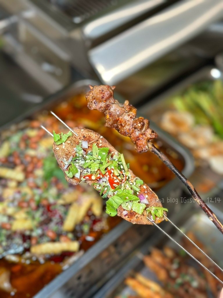 《台北食記》觀音橋燒烤｜重慶道地美食｜超特別露營風用餐環境