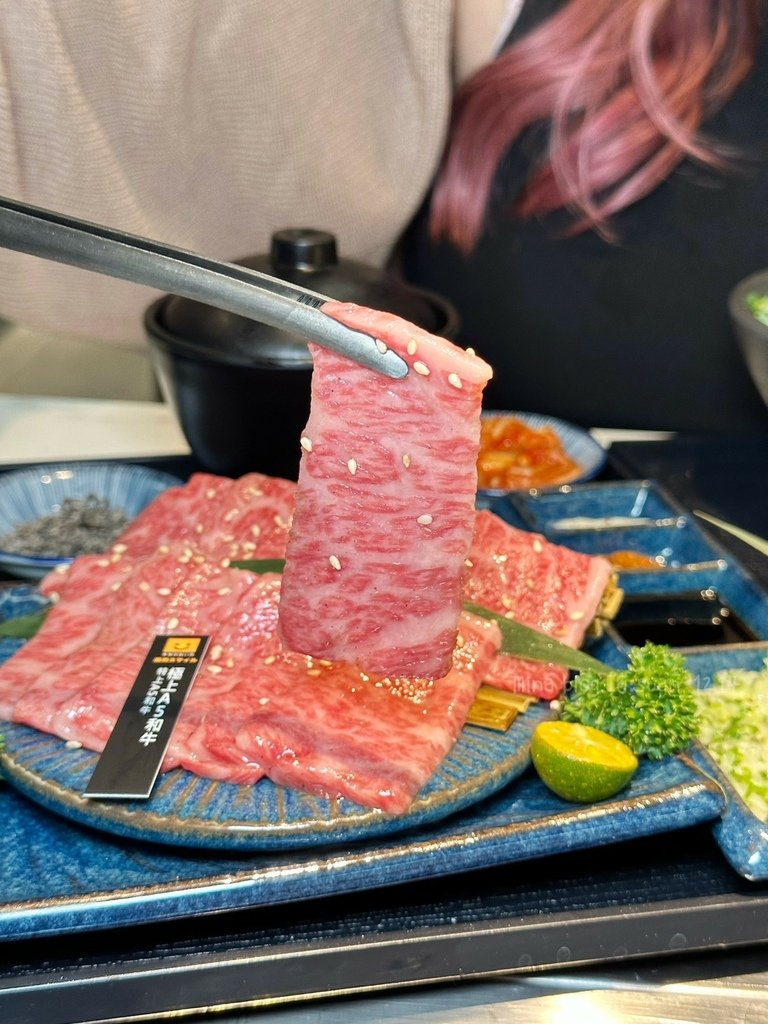 《台中食記》燒肉smile｜極黑風格個人燒肉｜#新店報報 🖤