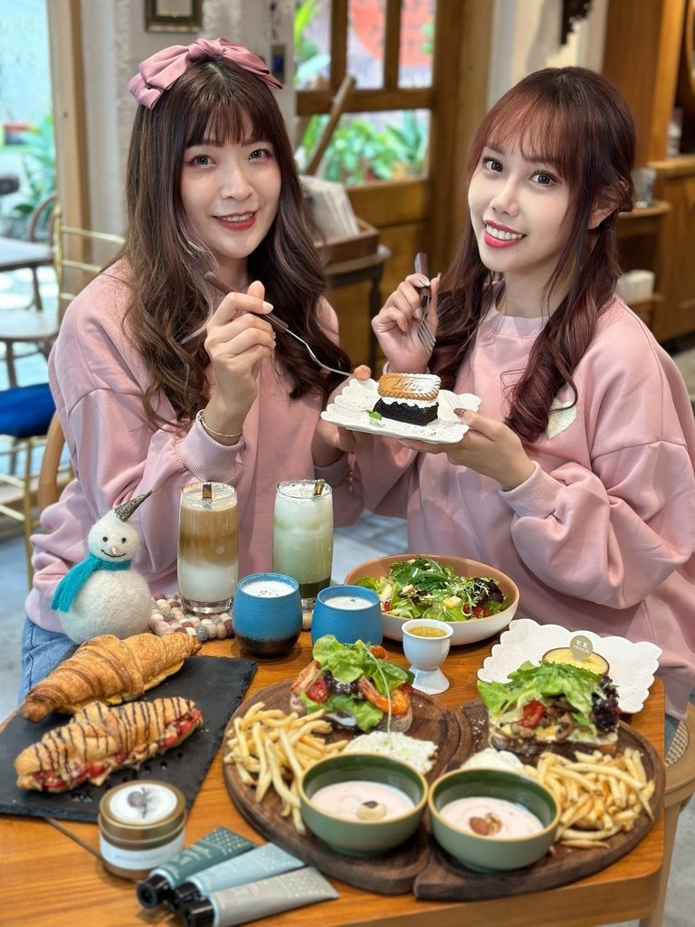 《台中食記》氤氳咖啡 YinYun｜獨家閨蜜早午餐 🎀粉色外