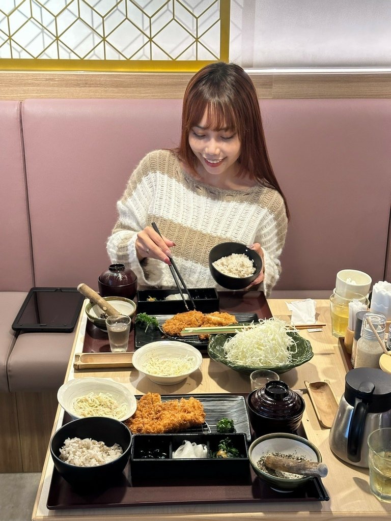 《基隆食記/景點》勝博殿日式豬排好食城店｜基隆新地標｜叁肆行